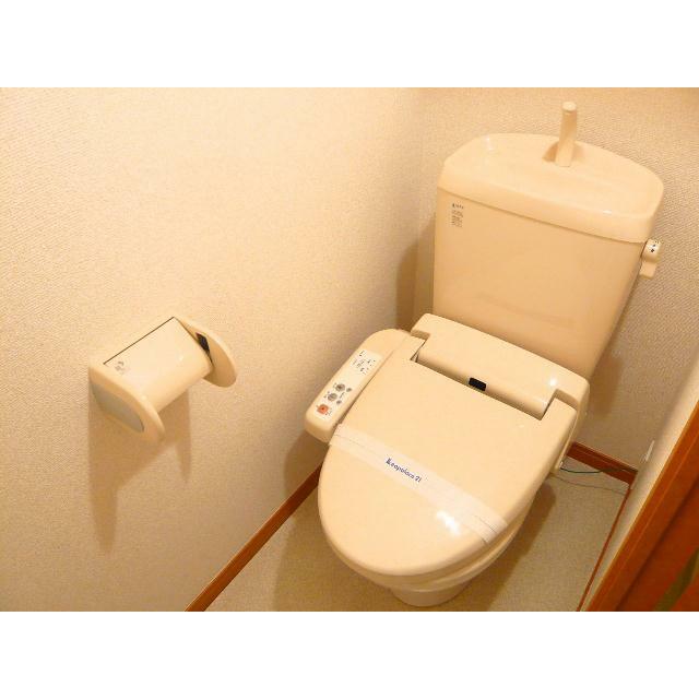 温水洗浄便座付きのトイレです。