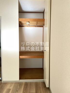 奥行のある収納付です！増えがちな荷物をもスッキリ収納できます☆