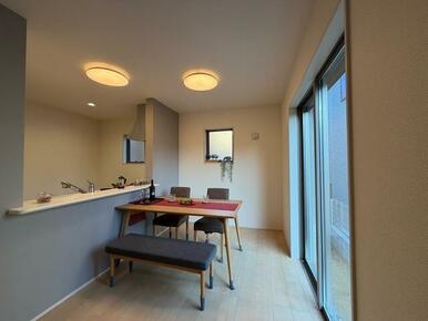 笑顔が溢れる、心和むリビング（3号棟）