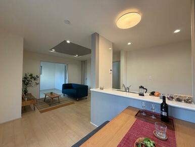 リラックスできる場所だからリビングは家具＆レイアウトにこだわりたい！（3号棟）