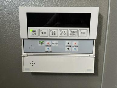 ボイラーは追い炊き機能付きの灯油ボイラーです。