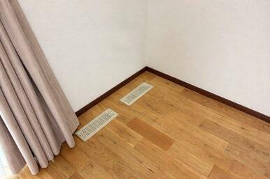 1種換気システムの床からの吹き出し口！