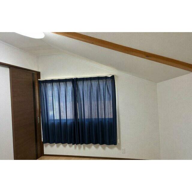 2階の小屋裏タイプの洋室！勾配天井がオシャレです！