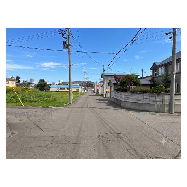 西側道路（南より撮影）公道　約6.5ｍ ＡＩにより車を消しております