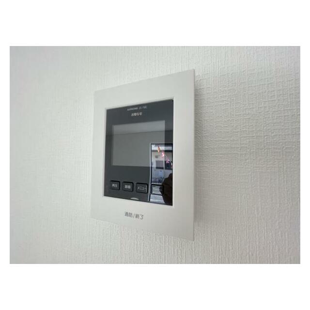 訪問者がひと目でわかるモニター付きインターホンを標準装備。お子さまのお留守番にも安心です！