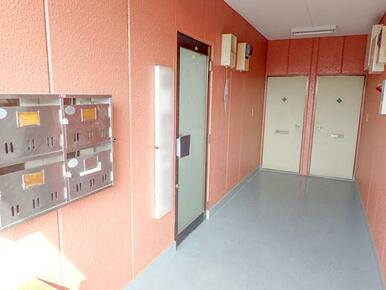 玄関前※以前募集時撮影