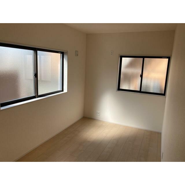 リビングとは別に静かな時間を楽しめる部屋（1号棟）
