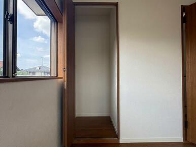 「2階洋室1」収納1