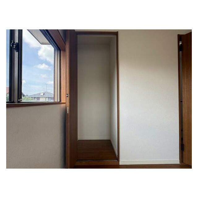 「2階洋室1」収納1