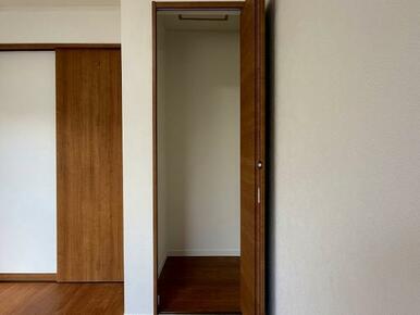 「1階洋室1」収納