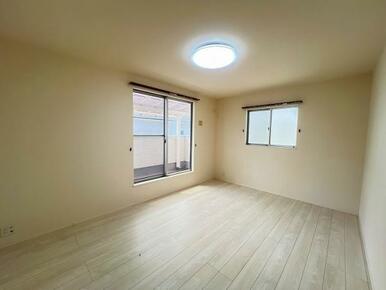 2階洋室約9帖　別角度から