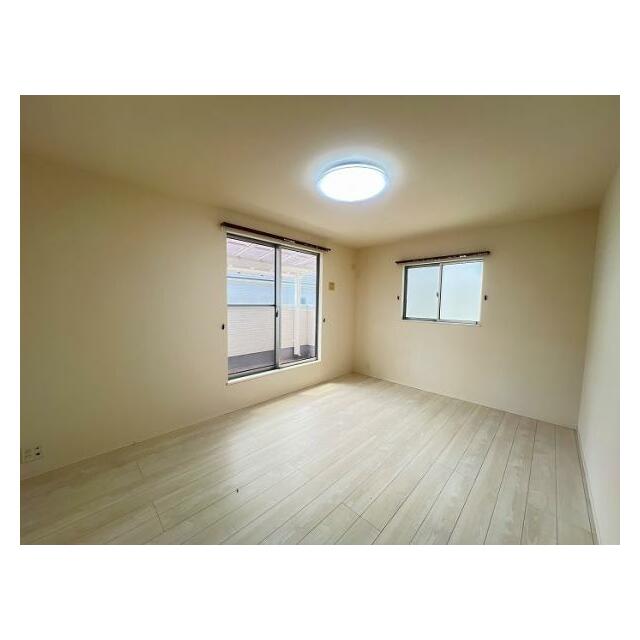 2階洋室約9帖　別角度から