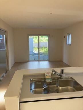 笑顔が溢れる、心和むリビング（2号棟）