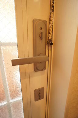 玄関はダブルロック使用で防犯対策も充実しております！