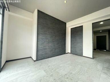 たっぷり収納の洋室です！