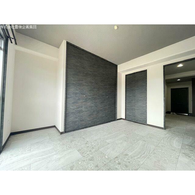 たっぷり収納の洋室です！