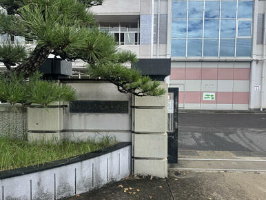 香久山小学校