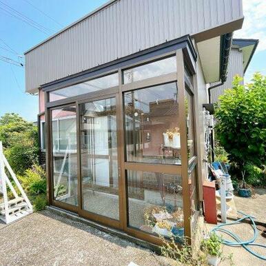 風除室があるので天気が悪い日も安心です！！