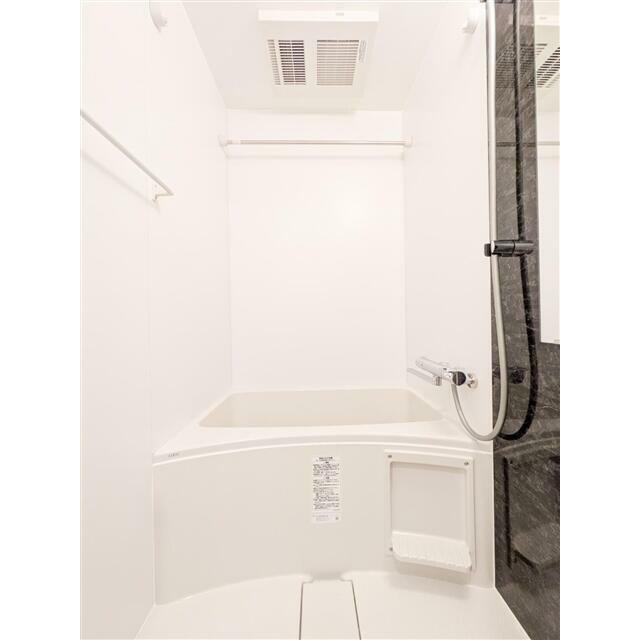 （参考）１２０４号室＜Ｗｈｉｔｅ＞　浴室　同一タイプとなります※別カラーのお部屋です