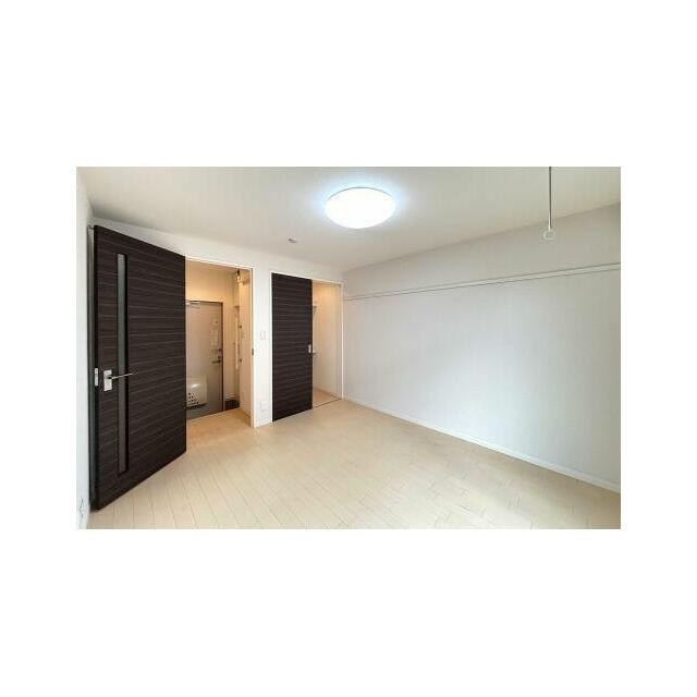 画鋲や釘を使わずに、ちょっとした物かけに大変便利な化粧幕板♪時計やポスター・絵画を掛けてお部屋をお…