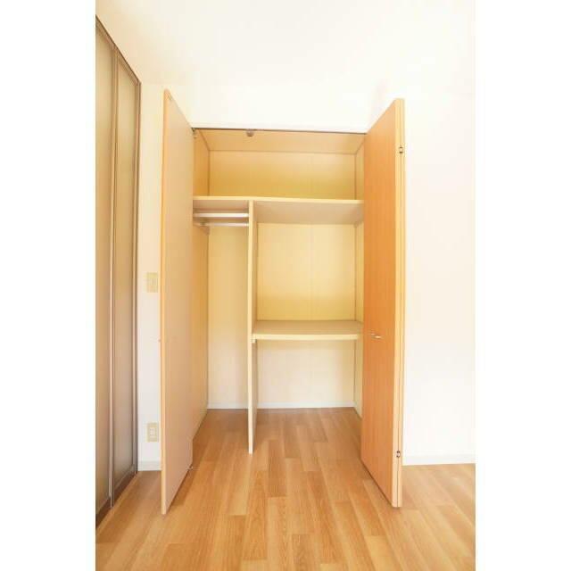 収納豊富なクローゼット