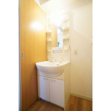 清潔感のある洗面化粧台