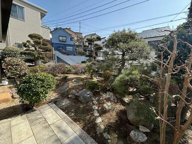 庭（2）　純和風のお庭です