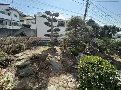 庭（1）　純和風のお庭です