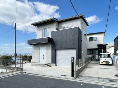 外壁タイルは光触媒機能付き