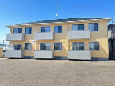 日当り良好物件です。窓先は駐車場になっており、日差しを遮る建物がありません。風通しも良く洗濯物も良…