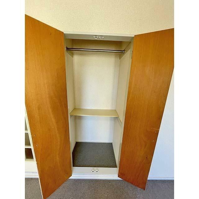 ハンガーパイプつきの物入