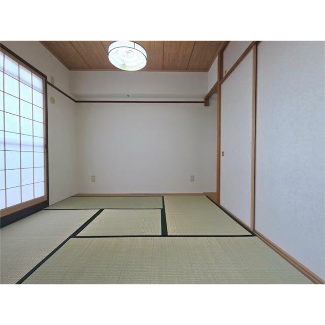 リビングと繋がっている和室です。