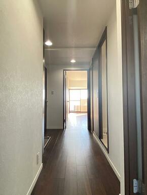 「廊下」フローリング上張りしております