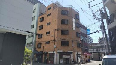 落ち着いた雰囲気の外観です