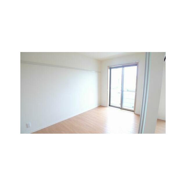 南洋室は、リビング＆ダイニングと繋ぎ間なので仕切り戸を開放して、広々ワンルームとしてもご利用できま…