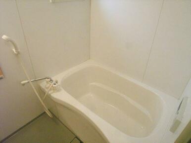 浴室　　追い焚き給湯・浴室乾燥機付きです♪