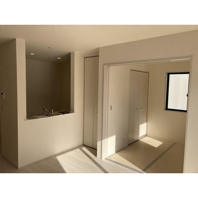 くつろぎスペースとしてはもとより、リビングに学習やテレワークのスペースを設けるご家庭も増えています（10号棟）