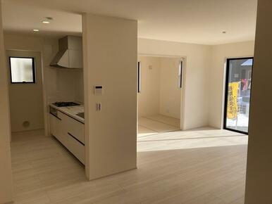 リラックスできる場所だからリビングは家具＆レイアウトにこだわりたい！（10号棟）