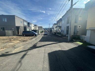 前面道路南西側より撮影