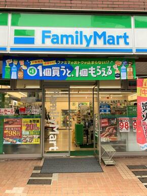 ファミリーマート王子明治通り店