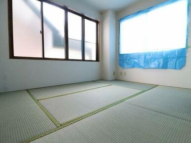 柔らかい畳が心地よい和室(畳日焼け防止のためブルーシートを窓につけております。)