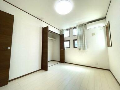 スタンダードな洋室です