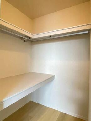 【洋室】ハンガーパイプ付きのウォークインクローゼット☆☆