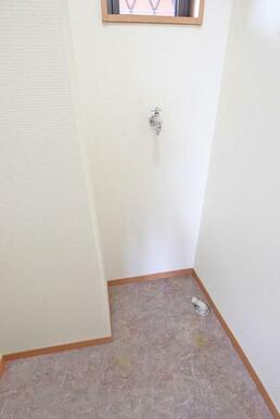 室内洗濯機置き場に窓あります！