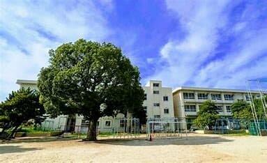 素鷲小学校　623ｍ　徒歩8分