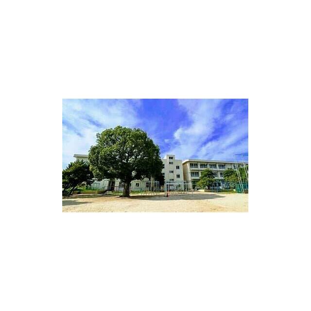 素鷲小学校　623ｍ　徒歩8分