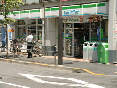 ファミリーマート仙川駅前店