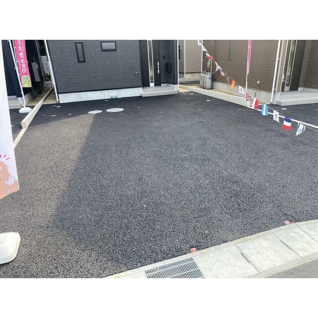 駐車場は4台駐車可能(車種による) 来客時にも対応可能☆