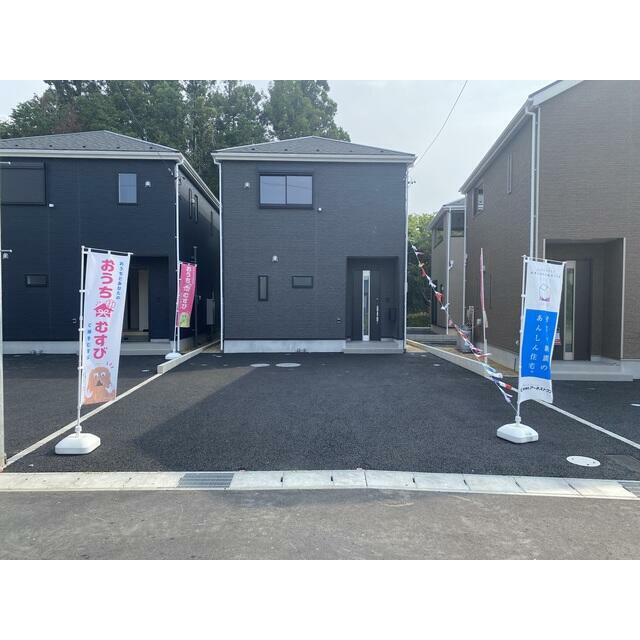 駐車場は4台駐車可能(車種による) 来客時にも対応可能☆