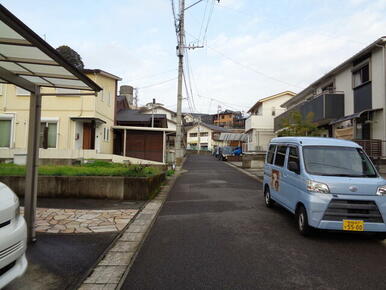 北東面前面道路